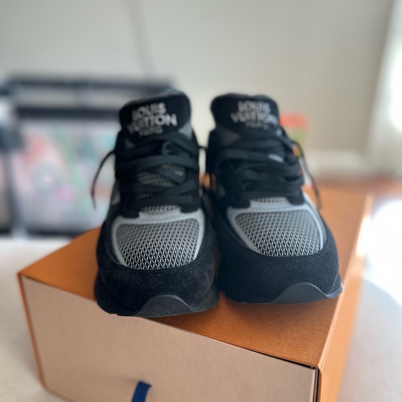 Louis Vuitton Runaway Sneaker - Picture 2 of 4